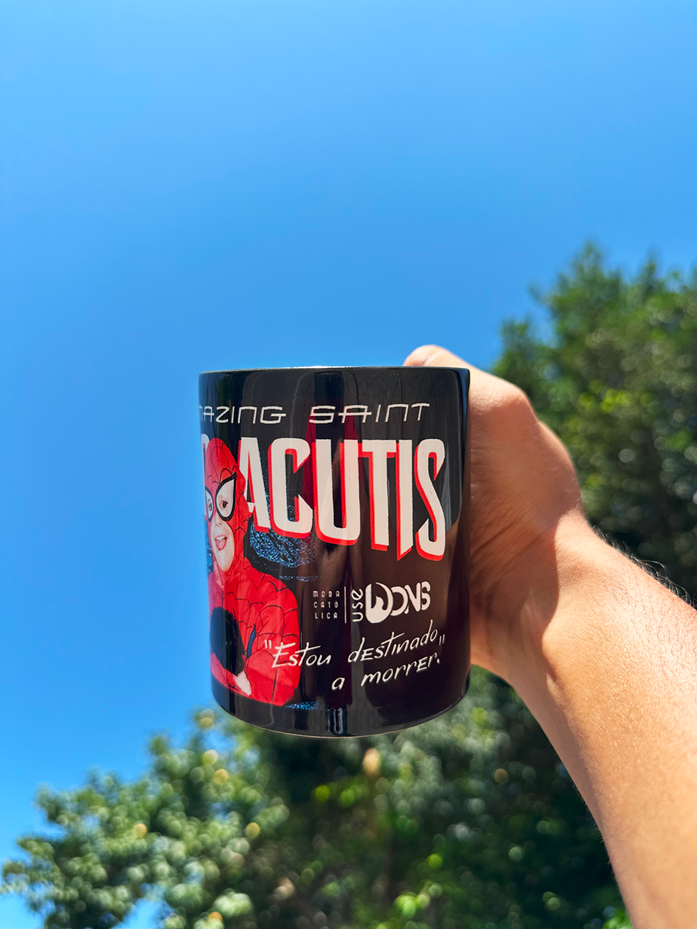 Kit Camiseta São Carlo Acutis - Super Heroi + Caneca Preto