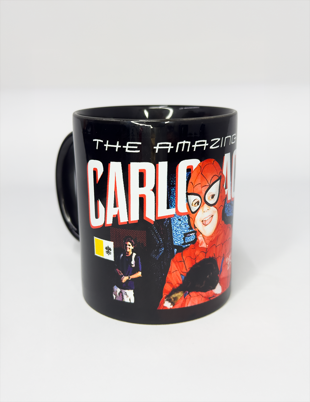 Kit Camiseta São Carlo Acutis - Super Heroi + Caneca Preto