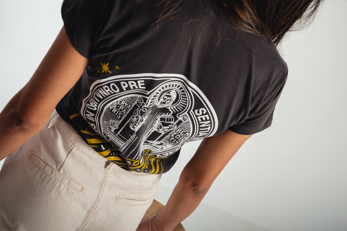 Women’s Fitted Tee Medalhão São Bento - Grafite ref 3226