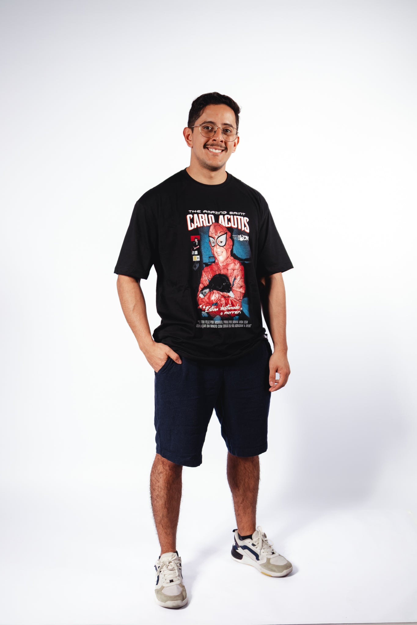 Oversized T-Shirt – Saint Carlo Acutis Superhero - Black