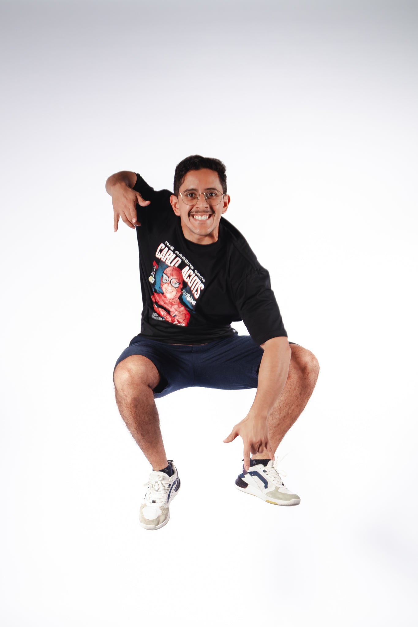 Oversized T-Shirt – Saint Carlo Acutis Superhero - Black