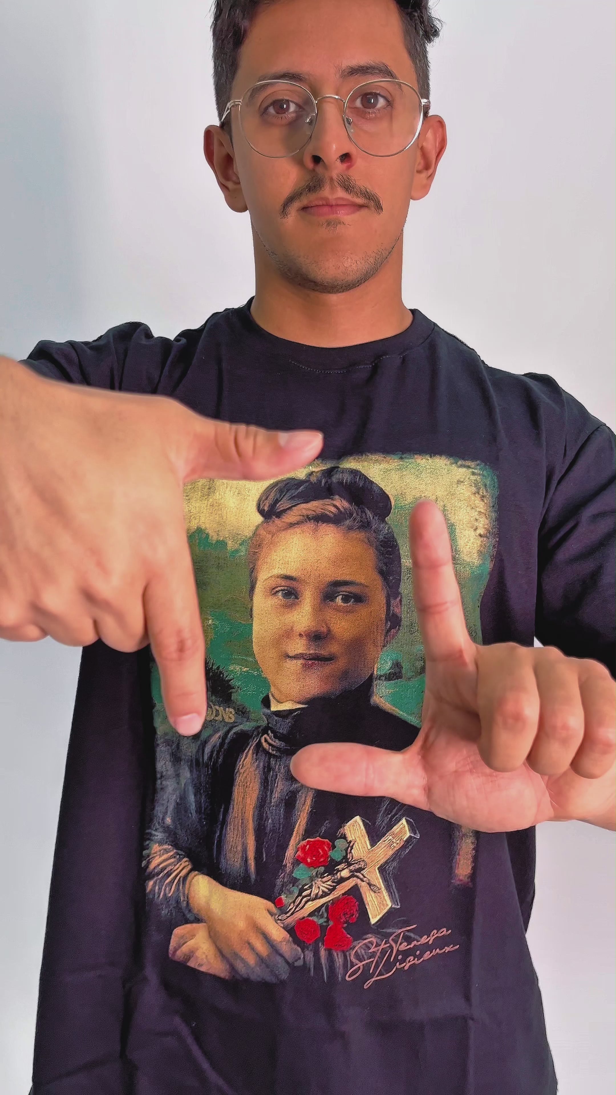 Camiseta Santa Teresinha do Menino Jesus Quadro - Preto ref 3256